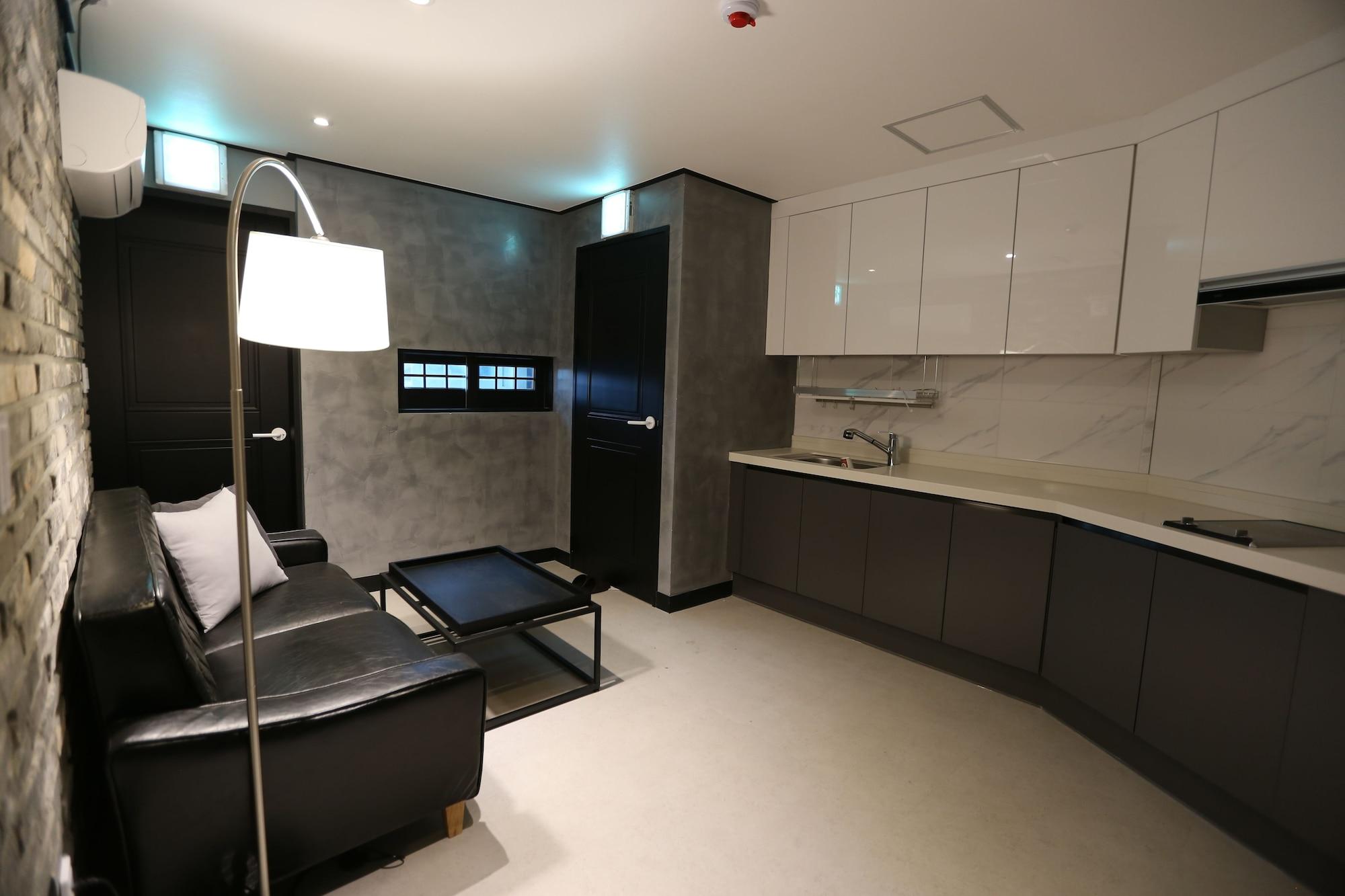 Almond Hotel Gupo Station Пусан Экстерьер фото